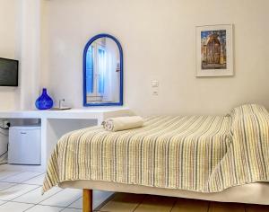 A bed or beds in a room at Manto Hotel