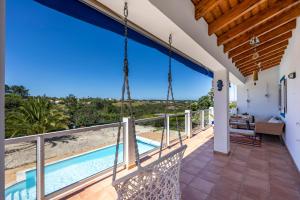 アルジェズールにあるCasa Maresiaのバルコニー(スイミングプール付)が備わるヴィラです。
