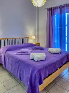 A bed or beds in a room at Manto Hotel