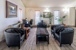 Posezení v ubytování Super 8 by Wyndham Cheyenne WY