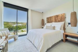 En eller flere senge i et værelse på Marbella Unique + 43 billeder