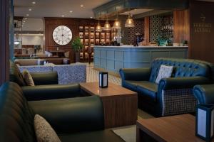 Doubletree by Hilton Belfast Templepatrick的休息区
