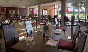Doubletree by Hilton Belfast Templepatrick餐厅或其他用餐的地方