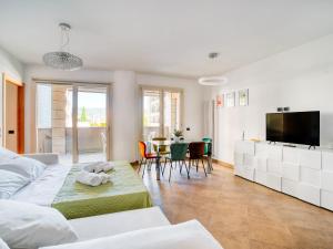 Μια τηλεόραση ή/και κέντρο ψυχαγωγίας στο Luxury Residence Oikos - Apartment with Parking