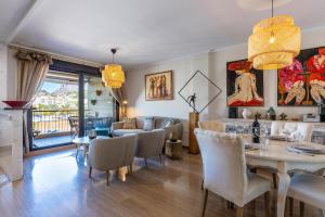 Posezení v ubytování Jardines de Gorgos apartamento + 20 fotografií