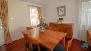 Gallery image of Dollarbird TreeTops Townhouse at Raffertys Resort in Cams Wharf