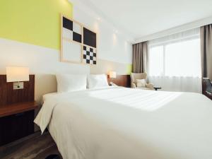 a large white bed in a hotel room at ibis Styles Warszawa Airport in Warsaw
