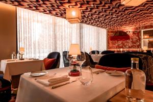 Legacy Hotel Cascais, Curio Collection By Hilton的休息区