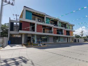 een gebouw met veel balkons erop bij House In Subdivision- Lapu-Lapu City Near Airport and CCLEX in Lapu Lapu City