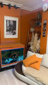 A television and/or entertainment centre at Daire
