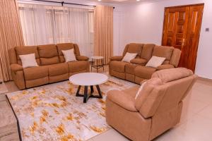 Posezení v ubytování Havan Furnished Apartment-Shawmut