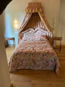 Postel nebo postele na pokoji v ubytování Le Gîte du Château Kervolongar