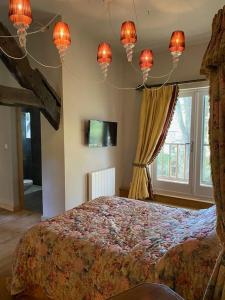 Postel nebo postele na pokoji v ubytování Le Gîte du Château Kervolongar