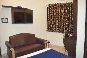 Posezení v ubytování Hotel Akasa Inn Near T2 International Airport Mumbai