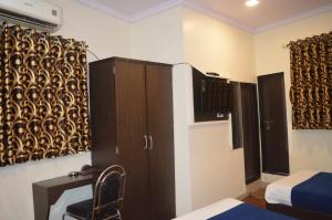 Postel nebo postele na pokoji v ubytování Hotel Akasa Inn Near T2 International Airport Mumbai