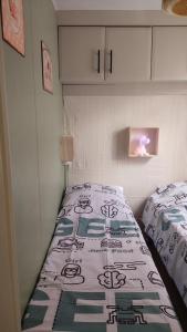 Postel nebo postele na pokoji v ubytování Mobile home a louer