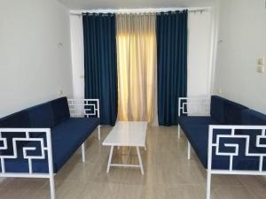 Setusvæði á Beach and pools front challet in Ras Sudr families Only عائلات فقط
