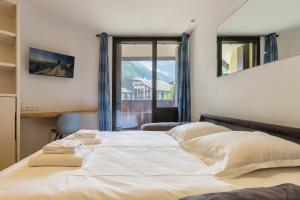 Postel nebo postele na pokoji v ubytování Chamonix Sud - Lognan 106 - Happy Rentals