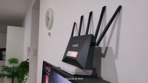TV a/nebo společenská místnost v ubytování Cikgukay Desaru Homestay Apartment With Pool View WiFi & Netflix
