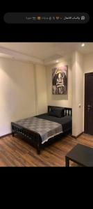 un dormitorio con una cama grande en una habitación en Your room, en El Cairo