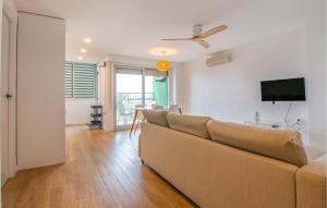 Μια τηλεόραση ή/και κέντρο ψυχαγωγίας στο Beautiful Apartment In Cullera