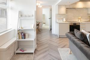 Host & Stay - Eccles Apartments tesisinde mutfak veya mini mutfak