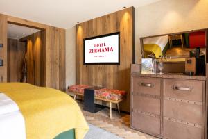 Hotel ZERMAMA Zermatt的厨房或小厨房