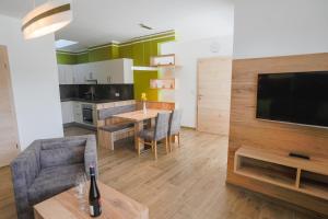 Kuchyňa alebo kuchynka v ubytovaní Winzerhaus Hans Schöller + 18 fotografií