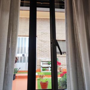 a window with a view of a courtyard at Hotel Migal in Cue