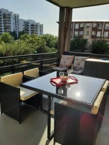 a table and chairs on a balcony with a view at Appartement d'une chambre avec vue sur la ville terrasse amenagee et wifi a Saint Germain en Laye in Saint-Germain-en-Laye