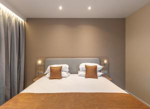 Ліжко або ліжка в номері Holiday Inn Express Ajaccio by IHG