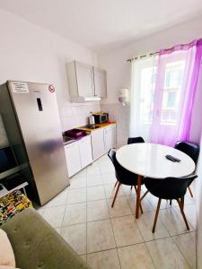 Η κουζίνα ή μικρή κουζίνα στο Croparadise Hostel