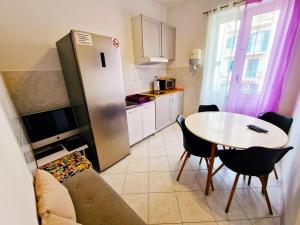 Η κουζίνα ή μικρή κουζίνα στο Croparadise Hostel
