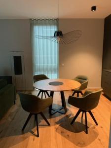 a dining room with a table and chairs and a ceiling at Marina Apartment am See mit Pool und Sauna in Bad Saarow