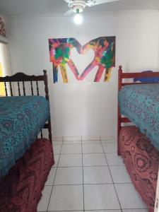 Ein Etagenbett oder Etagenbetten in einem Zimmer der Unterkunft Casa de Cabo Frio 28