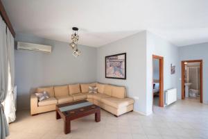 Χώρος καθιστικού στο Villa Emerald +26 φωτογραφίες