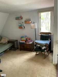 Χώρος καθιστικού στο Renovated 3BDLakehouse w Kayaks fully stocked!