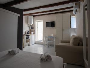 A bed or beds in a room at DUCEZIO rooms