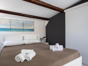 A bed or beds in a room at DUCEZIO rooms