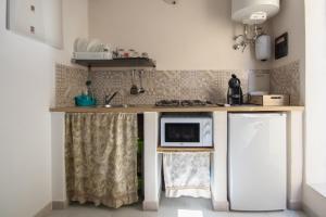 A kitchen or kitchenette at DUCEZIO rooms