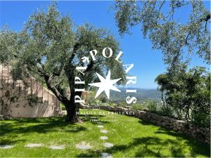 Um jardim em Villa PIPA POLARIS I suite BEBOP - vue panoramique & piscine