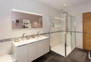 a bathroom with two sinks and a shower at Les deux piliers in Courthiézy +13 photos