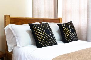 Mayas Suites客房内的一张或多张床位