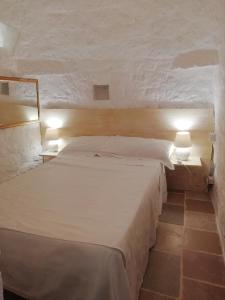 Posteľ alebo postele v izbe v ubytovaní TRULLO PASQUALE Antico trullo
