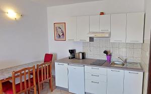 Kuchyňa alebo kuchynka v ubytovaní Apartments Đogo