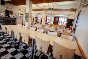 Restaurace v ubytování Gîte Kaleo Han-Sur-Lesse + 19 fotografií