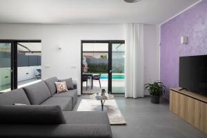 Μια τηλεόραση ή/και κέντρο ψυχαγωγίας στο Villa Rudina