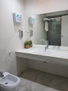 Kúpeľňa v ubytovaní Apartamentos Turisticos Imar + 11 fotografií