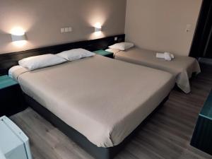 Postel nebo postele na pokoji v ubytování Plaza Hotel
