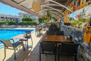 Bazén v ubytování Moni Hotel nebo v jeho okolí